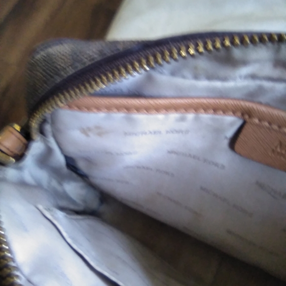 Michael kors crossbody purse - Picture 8 of 13